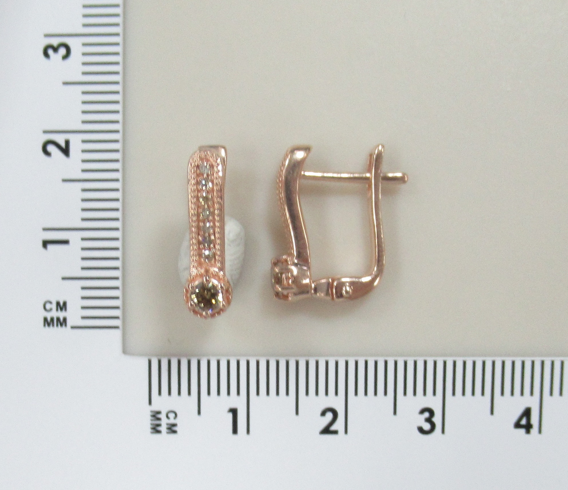 Серебряные серьги с коньячными бриллиантами